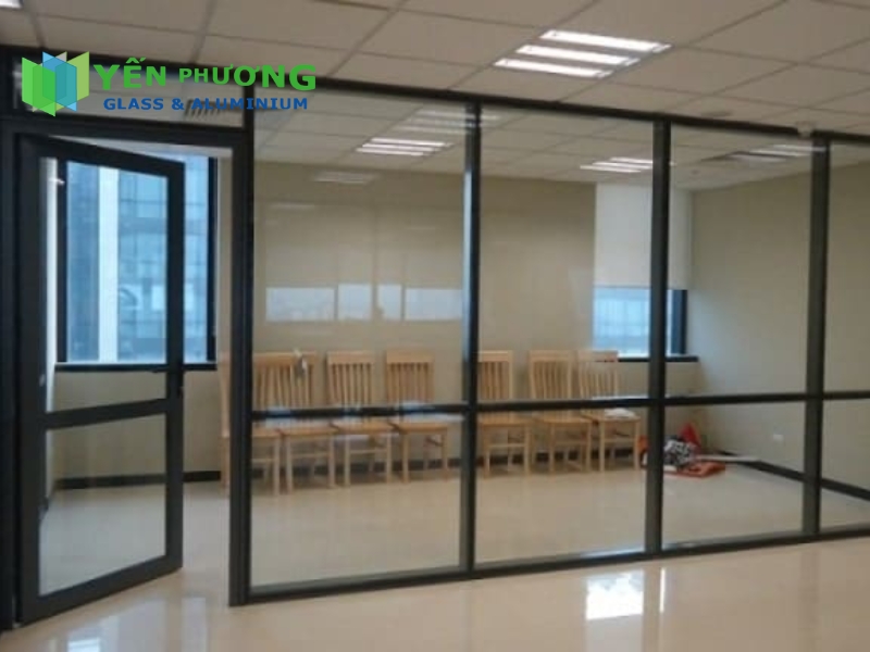 5 lý do bạn không nên bỏ qua vách ngăn nhôm kính phòng khách